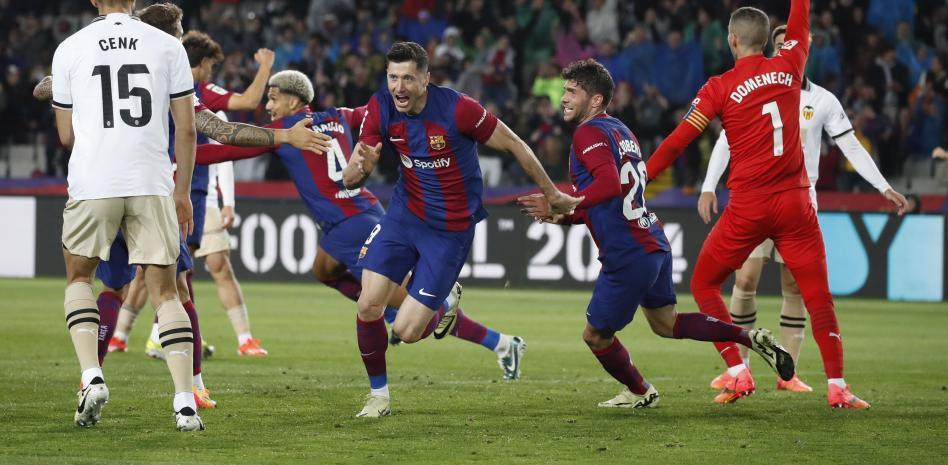 Milan体育中文站-莱万多夫斯基连续二十场比赛得分超过败北莱比锡今夜临场应变，比利亚雷亚尔今晚官宣签约直接炸裂的简单介绍