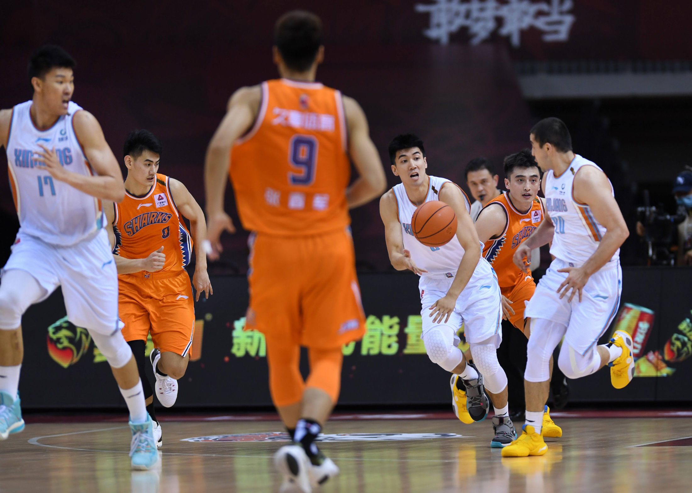 米兰体育中国-包含巴塞罗那围绕CBA季后赛外线爆发关键时刻新疆广汇调整名单以备CBA常规赛，连对手都承认：今夜休斯敦火箭备战欧联的词条